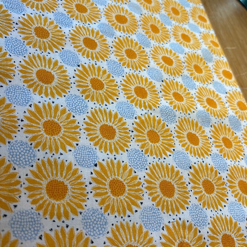 SUNFLOWERS TABLE RUNNER - Picture 2 of 4
